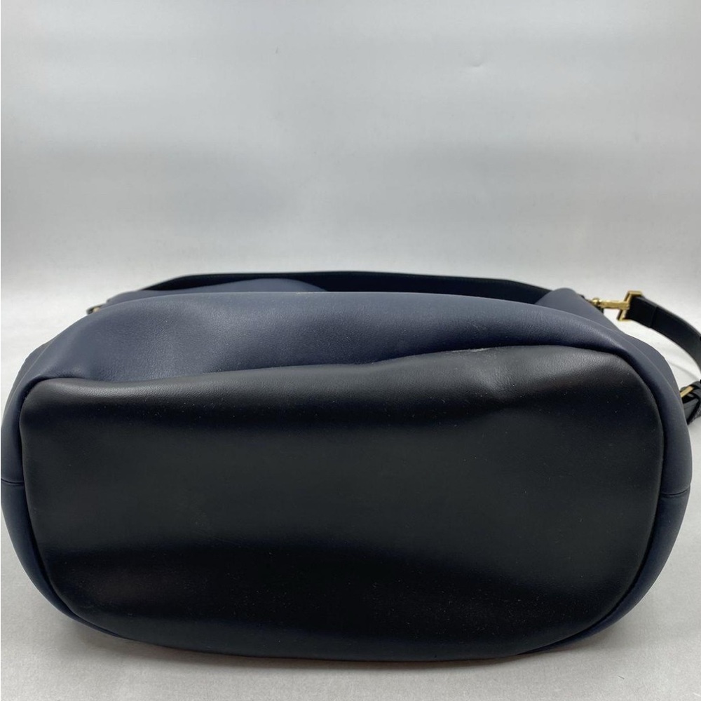 WANT Les Essentiels Cambria XL Genuine Leather Bucket Bag Navy & Black, NWOT - Picture 4 of 14